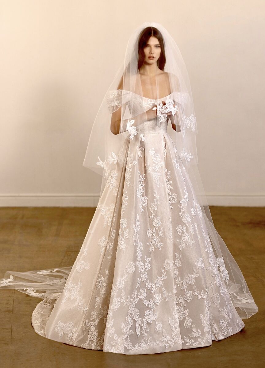 2023 Wedding dress trends: an off-the-shoulder neckline by Lihi Hod