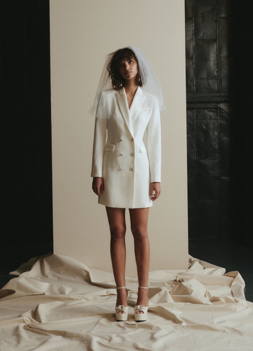 2023 Wedding dress trends: a bridal minidress by Amsale