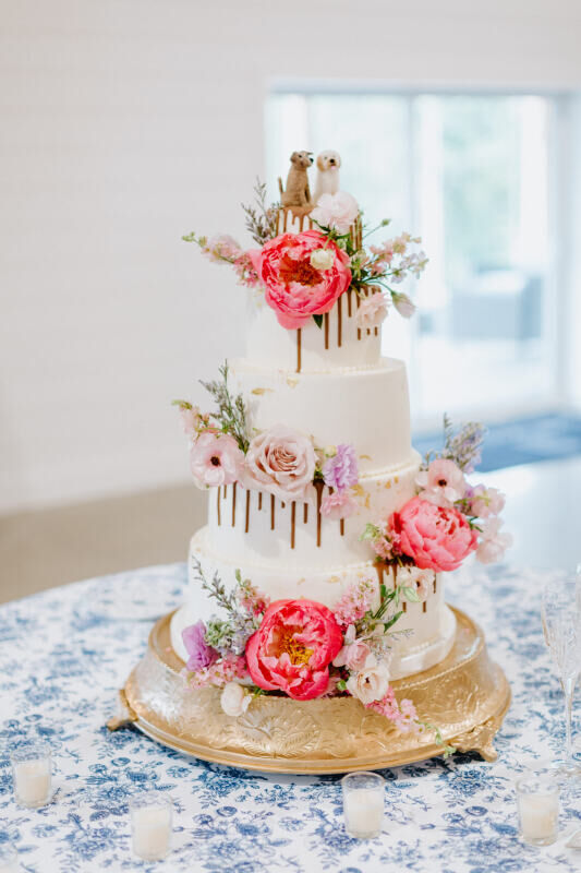 Cakes by Lynzie - Loved this wedding cake with gold leaf detail and  beautiful flowers from @boutiquebloomsdublin #weddingcake #weddingsireland  #wedding #goldleaf