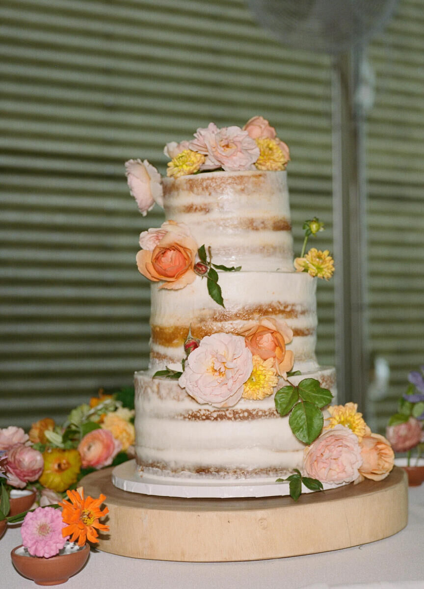 A semi-naked cake decorated with fresh flowers was served for dessert during an authentic modern wedding in Georgia.