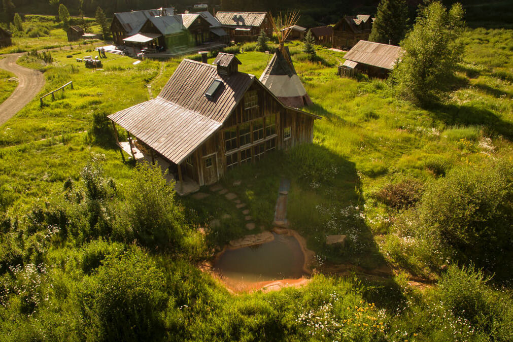 Celebrity Wedding: A woodsy lodge overlooking the mountains in Dolores, Colorado.