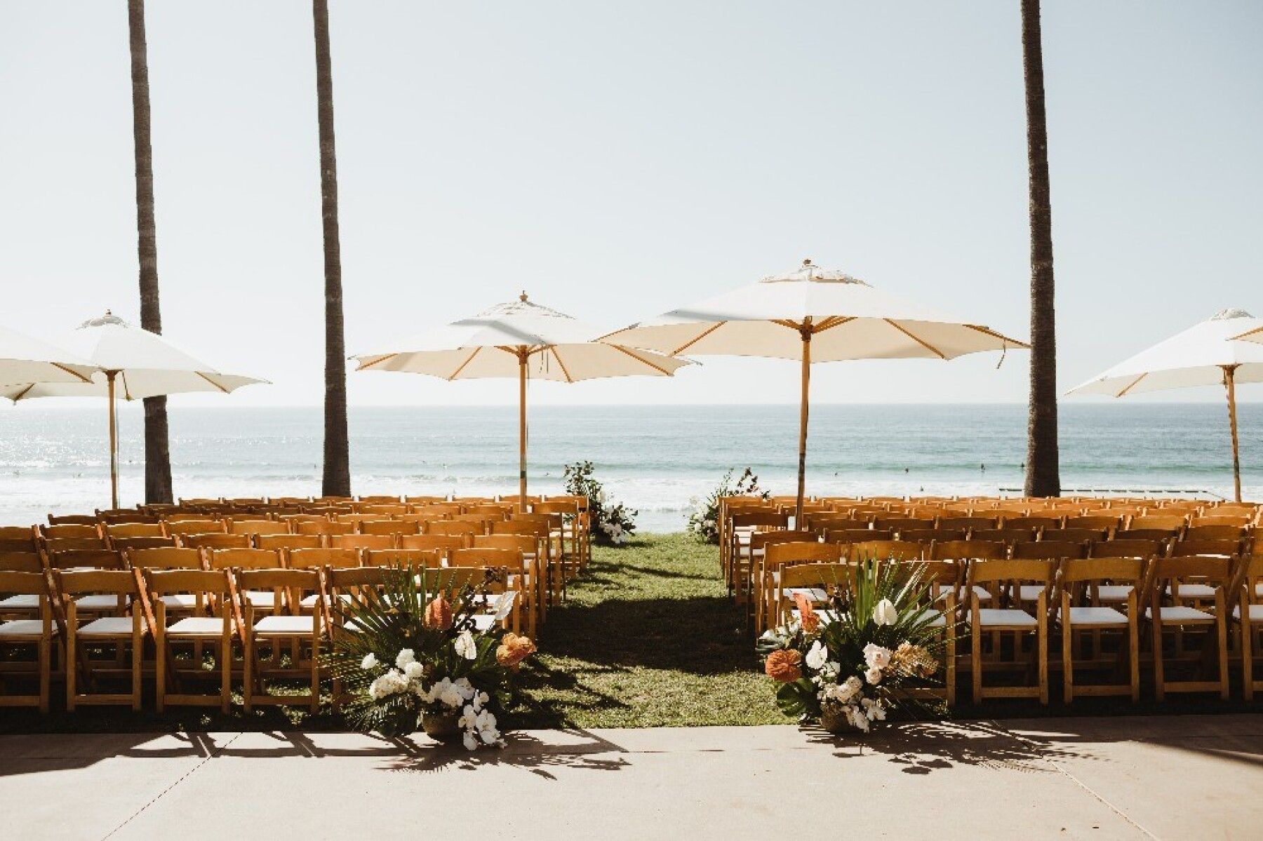 An Elegant, Classic Seaside Wedding at Scripps Seaside Forum in La