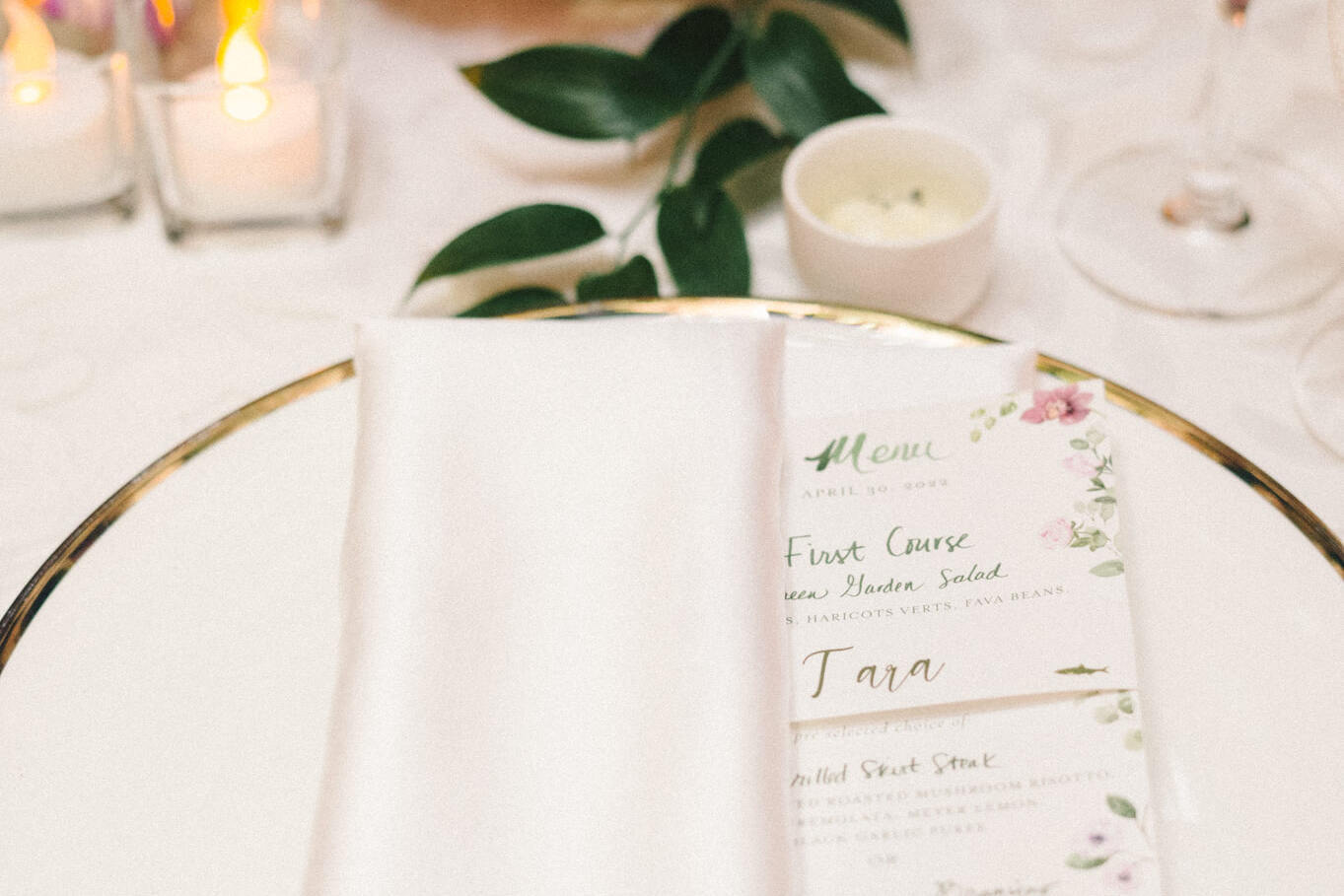 The menus at a glam, garden wedding were adorned with illustrated flowers.