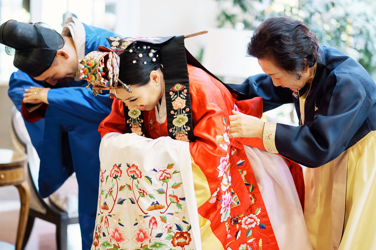 Bride and groom bow at their colorful Pyebaek ceremony.