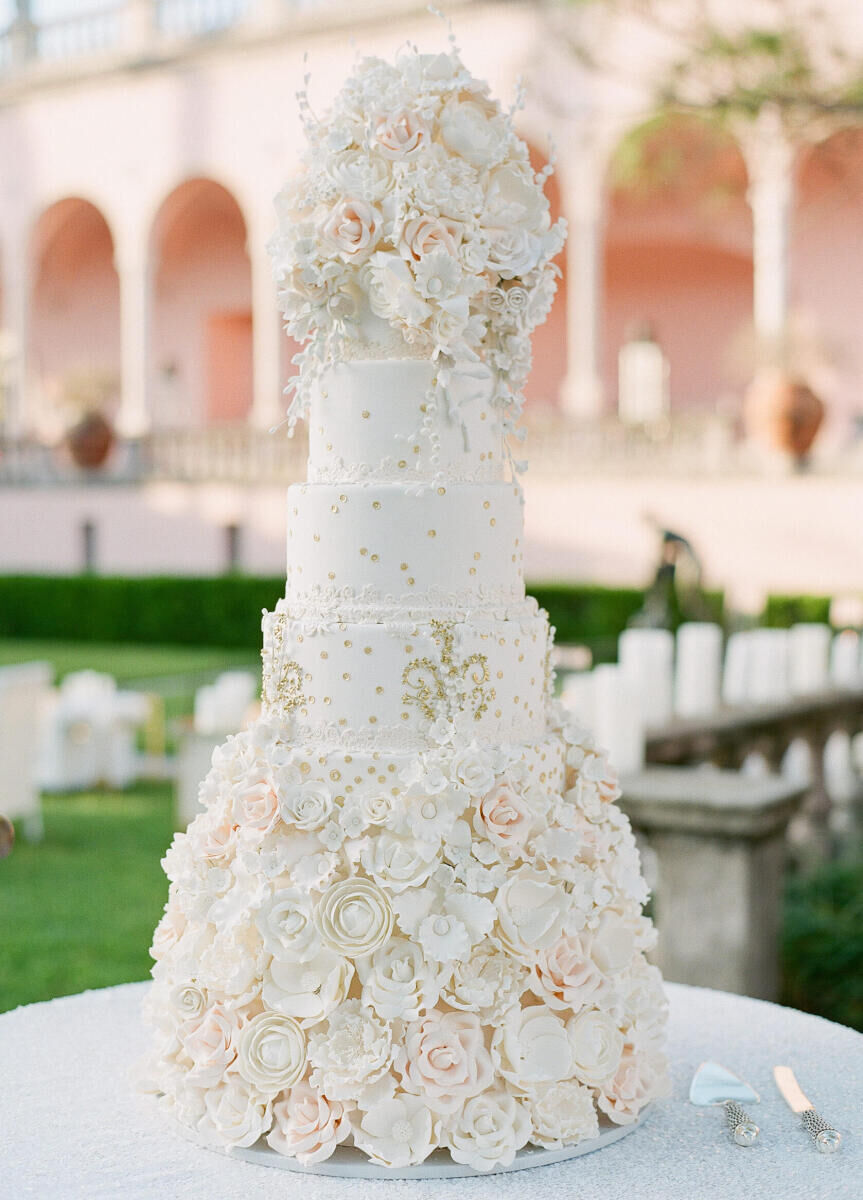Wedding cake bakery: Tiered cake with flower detail.