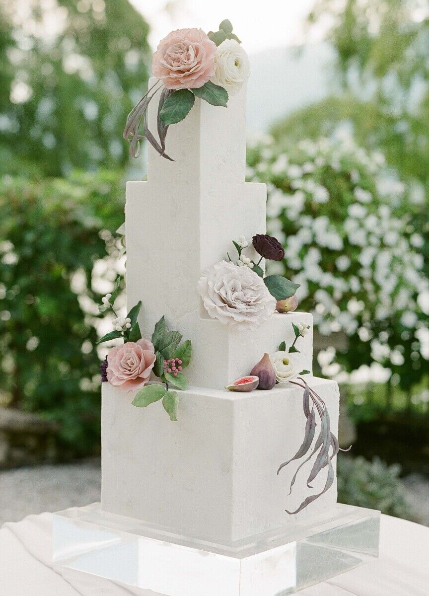 Wedding cake bakery: A square tiered modern wedding cake. 