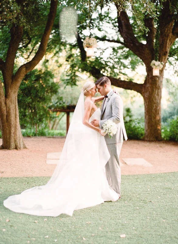 A Classic Wedding for Lindsey and Christopher