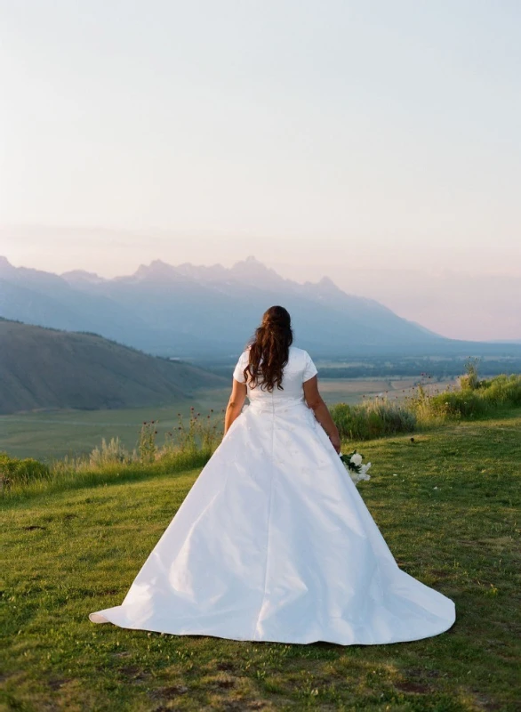 A Classic Wedding for Sara and Barron