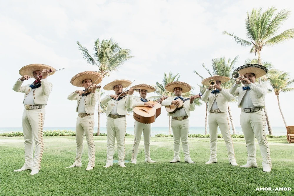 A Beach Wedding for Baili and Ryan