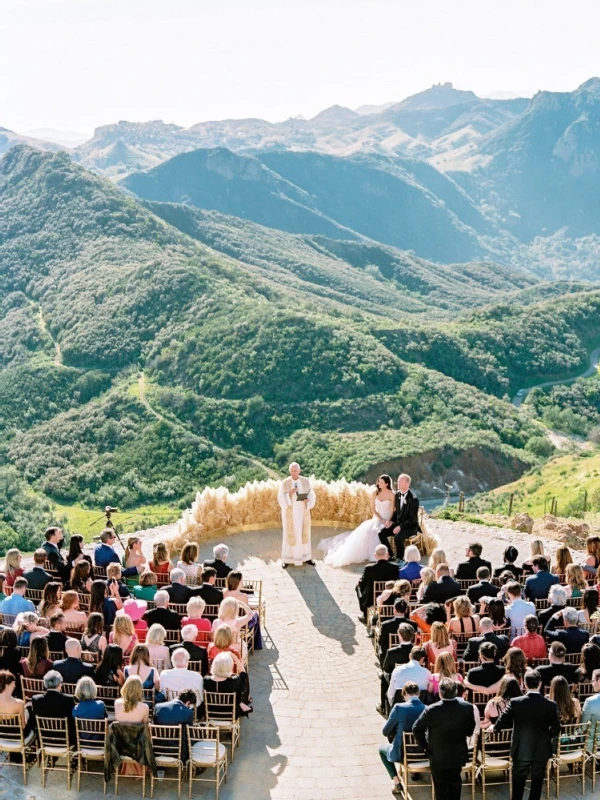 An Outdoor Wedding for Melissa and Robbie