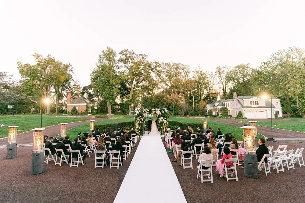 A Classic Wedding for Sophie and Noah