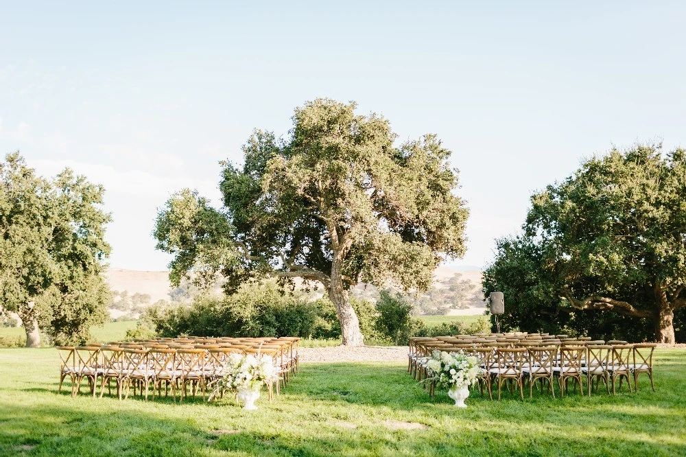 A Classic Wedding for Shelley and Lucas