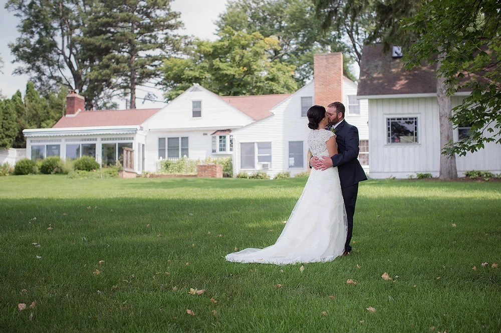 An Outdoor Wedding for Lyss and Drew