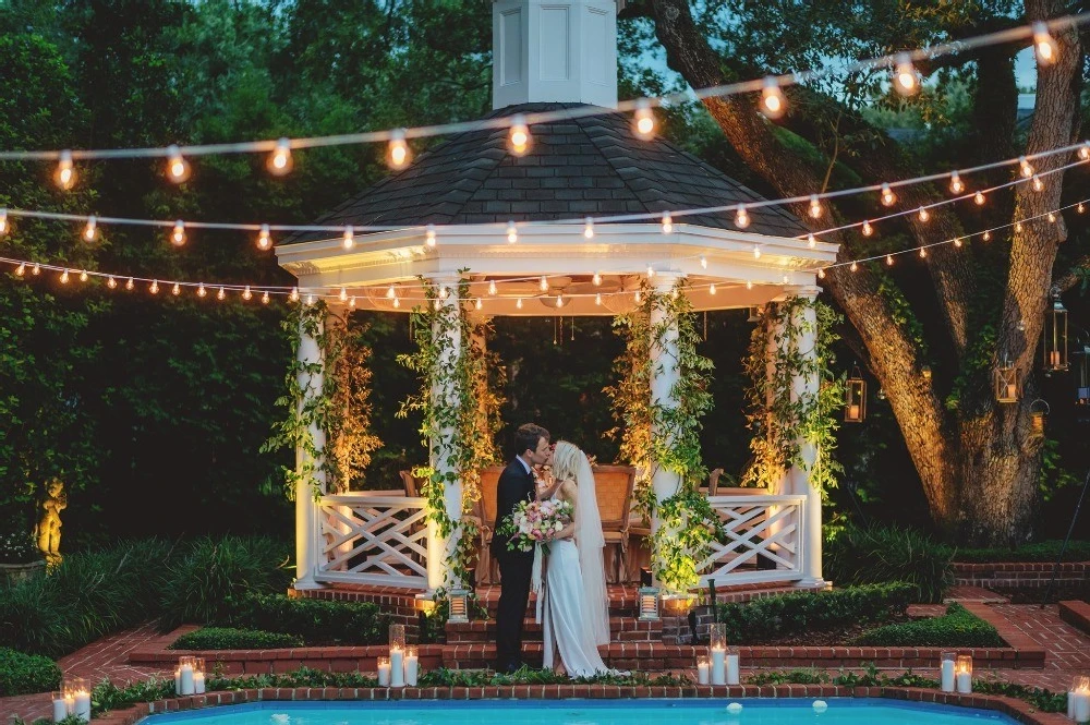 An Outdoor Wedding for Liz and John