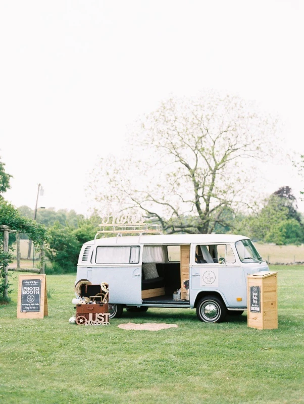 A Classic Wedding for Caitlin and Zach