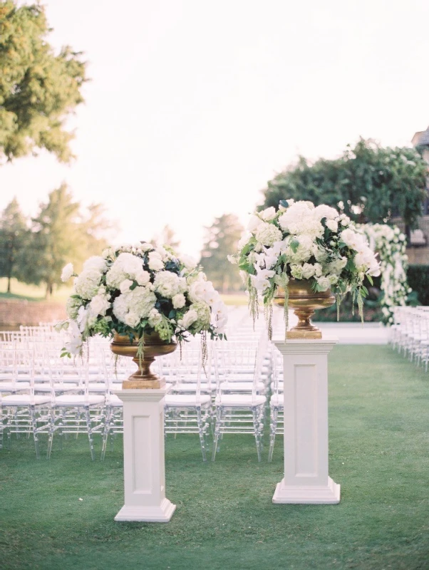 A Classic Wedding for Emily and Logan