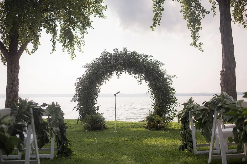 An Outdoor Wedding for Lyss and Drew