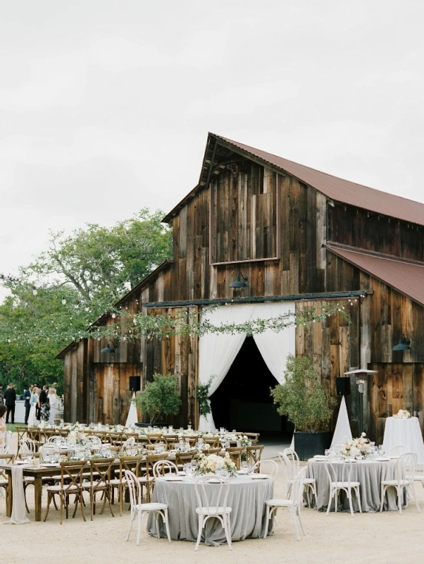 An Outdoor Wedding for Mika and Steve