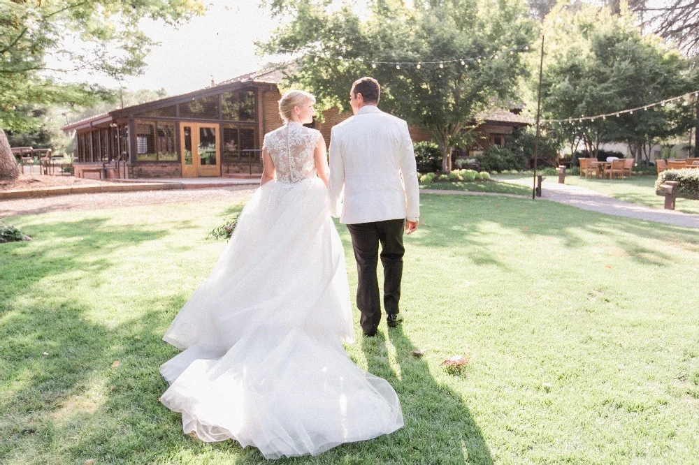 A Classic Wedding for Ellen and Mike