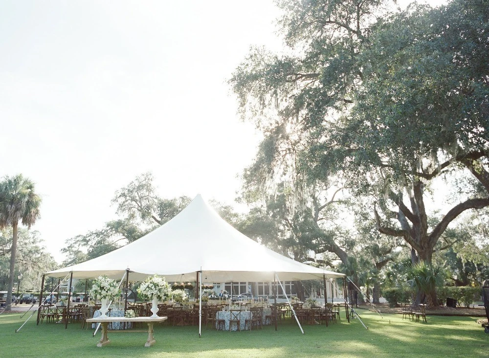 A Classic Wedding for Caroline and Hunter