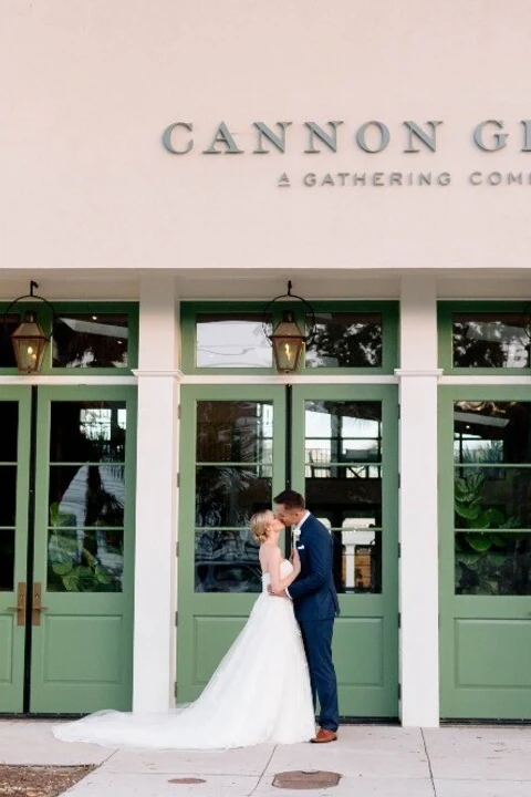 A Classic Wedding for Holly and Carlos