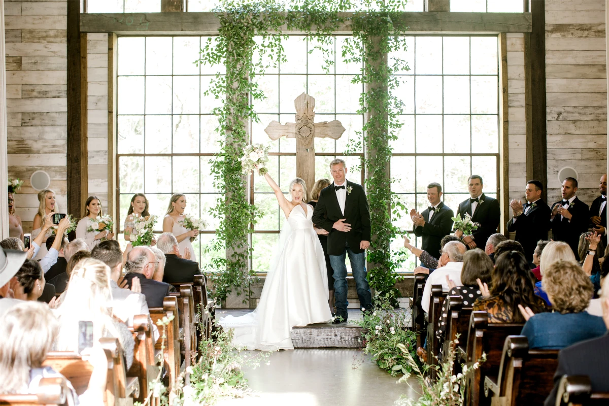 A Country Wedding for Lucy and Travis