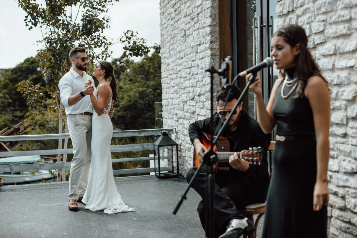 A Waterfront Wedding for Victoria and Justin