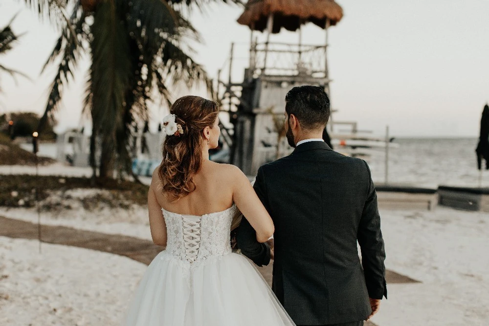 A Beach Wedding for Vilma and Francisco