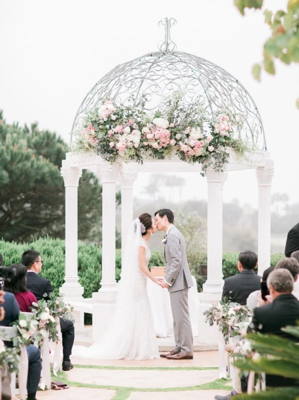 A Classic Wedding for Amy and Joey