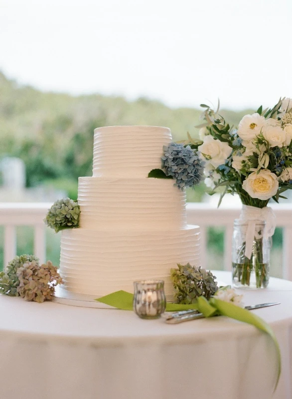 A Classic Wedding for Betsy and Lucas