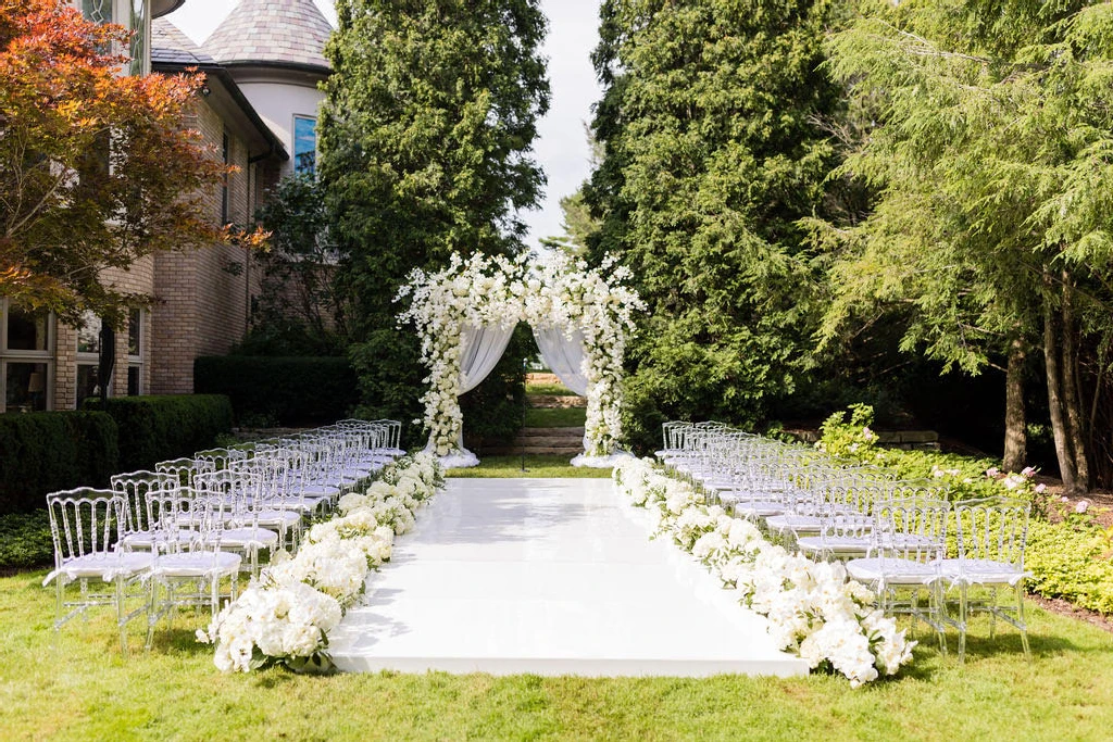 An Outdoor Wedding for Amber and Mark