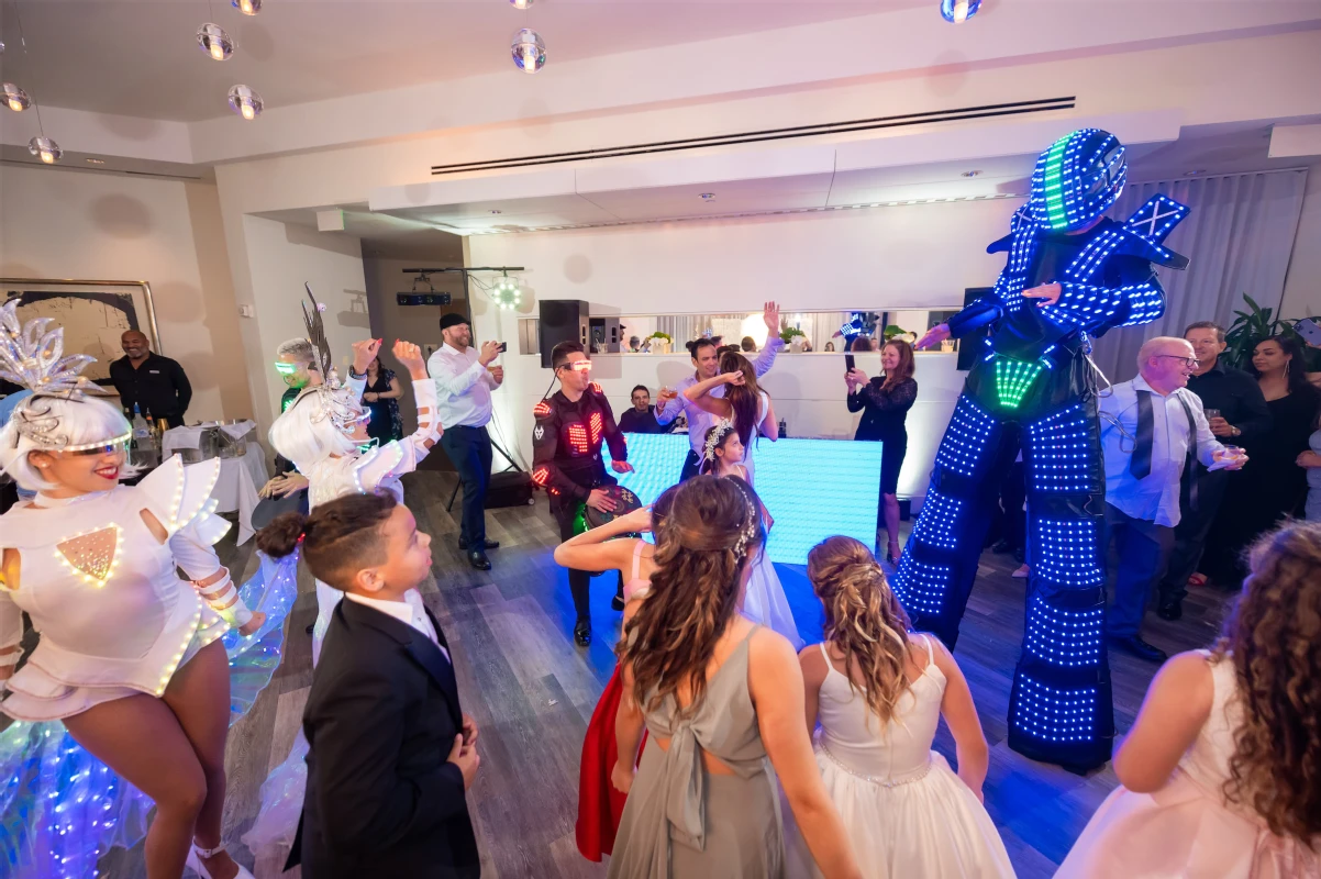 A Beach Wedding for Amy and Jorge