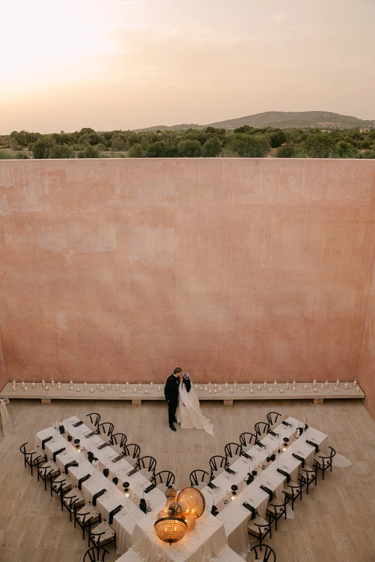 Between Terracotta Walls, a Decade of Marriage Met Its Reflection