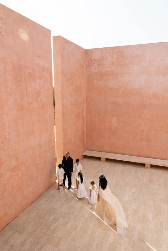 Between Terracotta Walls, a Decade of Marriage Met Its Reflection