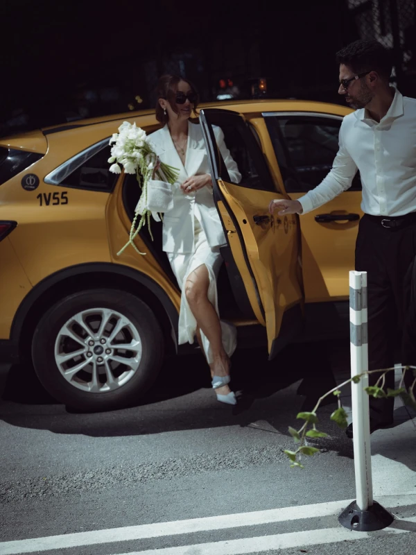 A New York City Elopement That Made the Avenues Its Aisle