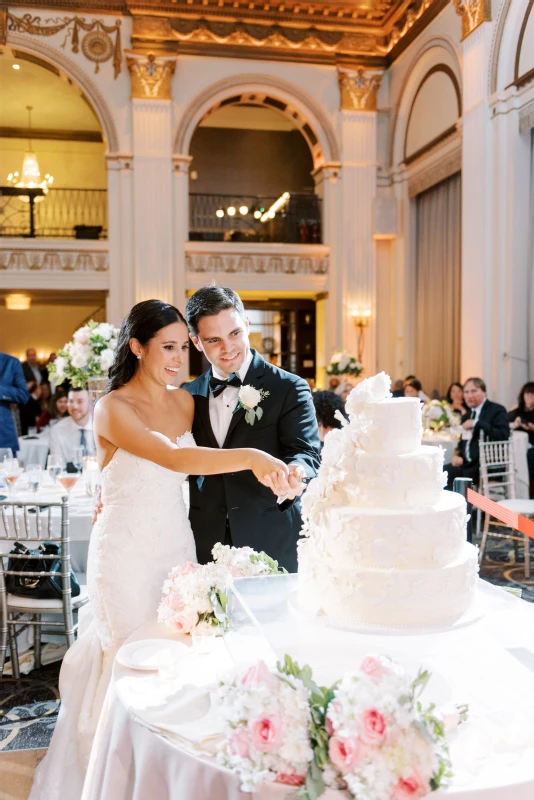 A Indoor Wedding for Cristina and Robert