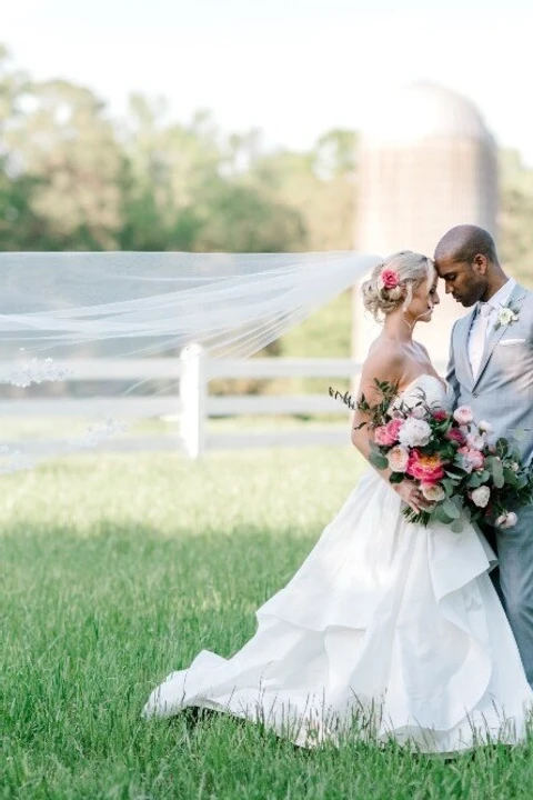 A Classic Wedding for Lauren and Roy