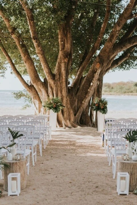 A Beach Wedding for Areli and Jorge