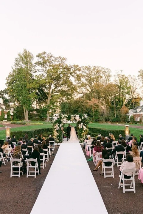 A Classic Wedding for Sophie and Noah