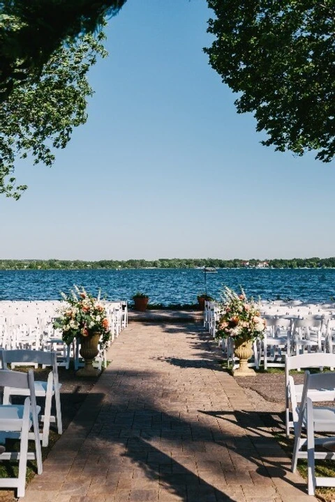 An Outdoor Wedding for Leigh and Danny