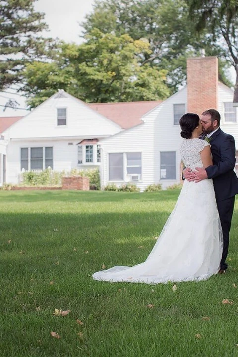 An Outdoor Wedding for Lyss and Drew