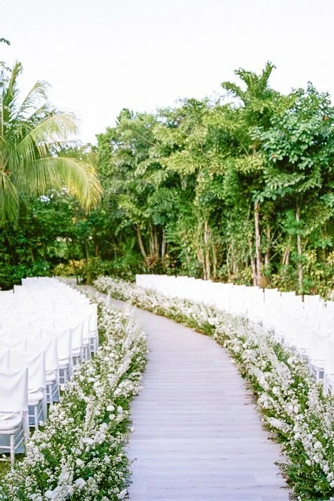 A Beach Wedding for Taylor and Tomas