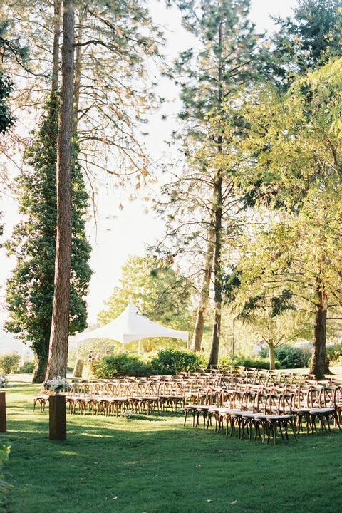 An Outdoor Wedding for Alex and Taylor