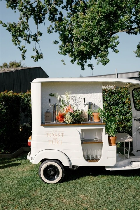 An Outdoor Wedding for Alyssa and Dave