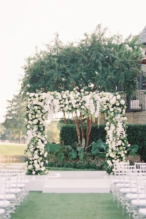 A Classic Wedding for Emily and Logan