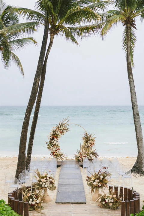 A Beach Wedding for Jamie and Taylor