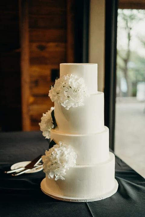 An Indoor Wedding for Jenna and Austin 