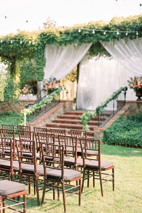 An Outdoor Wedding for Taylor and Tom