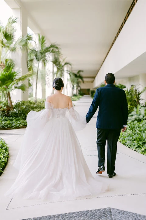 An Outdoor Wedding for Valeria and José