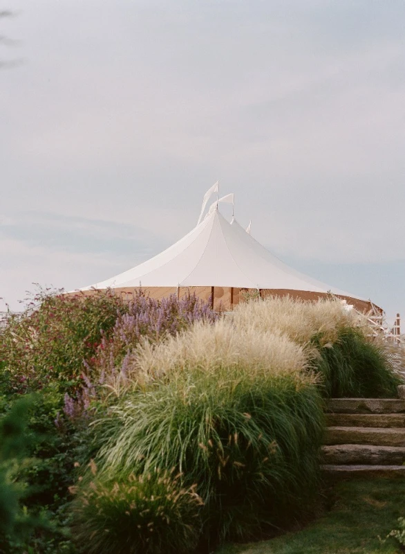 A Classic Wedding for Betsy and Lucas